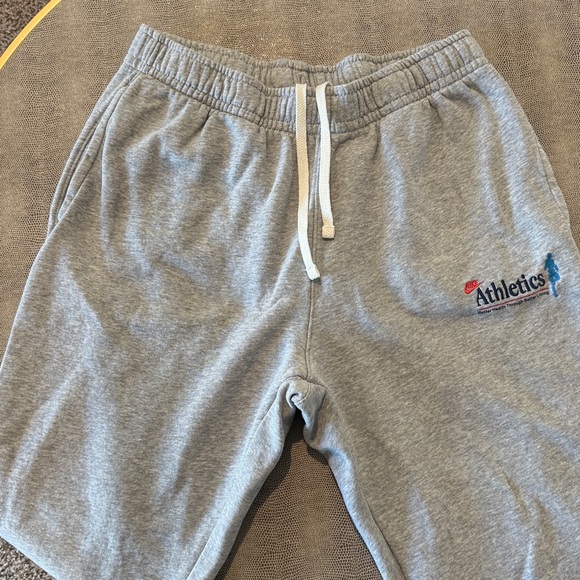 Nike Athletics Sportswear Men’s Gray Sweatpants Joggers - Picture 4 of 9